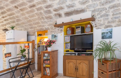 Payzac Apartamento | Apartamento 'Le Mas De La Blache' con vistas a la montaña y Wi-Fi