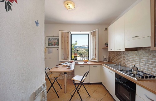 Torrazza Apartamento | Apartamento 'Le Mimose Bilo 4 Bis' con vistas a la montaña, piscina, jardín y Wi-Fi, se admiten mascotas