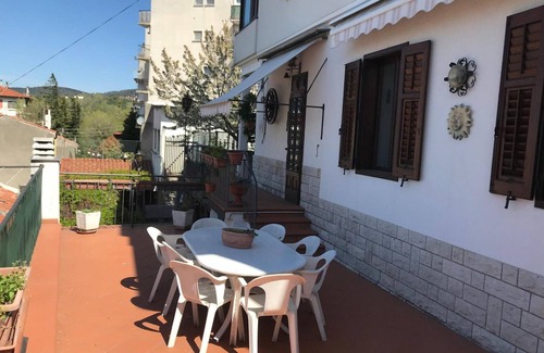 San Giovanni-Chiadino-Rozzol Apartamento | Apartamento 'Le Pergole' con vistas al mar, Wi-Fi y aire acondicionado