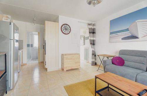Saint-Martin de Brehal Apartamento | Apartamento 'Le Saint Martin' con vistas al mar, balcón y Wi-Fi