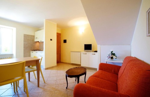 Deiva Marina Apartamento | Apartamento 'Leccino' con vistas a la montaña, Wi-Fi y aire acondicionado