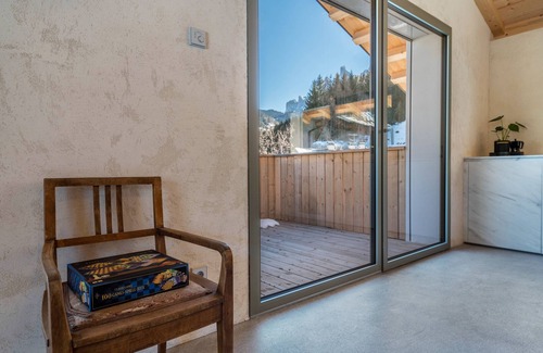 Santa Maddalena Apartamento | Apartamento 'Lena Dolomites Luxury Suite' con vistas a la montaña, terraza privada y sauna
