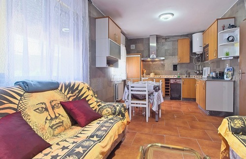Carballeda de Valdeorras Apartamento | Apartamento 'Leopoldo I' con vistas a la montaña, piscina exterior y Wi-Fi