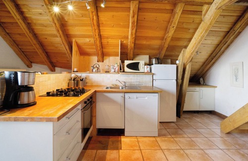 Albiez-le-Vieux Apartamento | Apartamento 'Les Combles' con vistas a la montaña, terraza privada y Wi-Fi