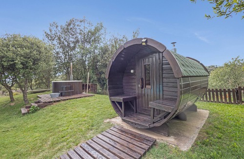 Sagas Casa | Apartamento 'Les Cases' con vistas a la montaña, piscina privada y Wi-Fi