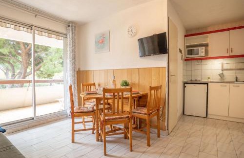 La Petite Motte Apartamento | Apartment Les Cyprianes-3 by Interhome