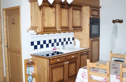 Bisanne 1500 Apartamento | Apartment 'Les Alpages' with Mountain View, Balcony and Wi-Fi