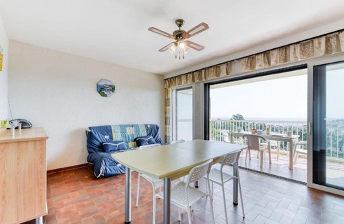Cavalaire-sur-Mer Apartamento | Apartment Les Mimosas-1 by Interhome