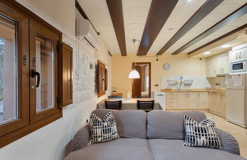 Jorba Apartamento | Apartamento 'Les Muntades Terra' con vistas a la montaña, Wi-Fi y aire acondicionado.