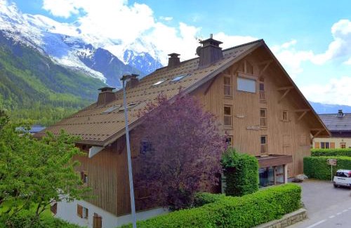 Chamonix City Centre Apartamento | Apartment Les Pècles by Interhome