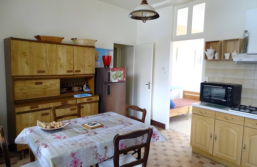 Pontcharra Apartamento | Apartamento 'Les Perelles' con terraza privada y Wi-Fi