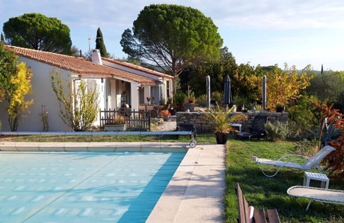 Cotignac Apartamento | Apartment 'Les Tarentes' with Mountain View, Shared Pool and Wi-Fi