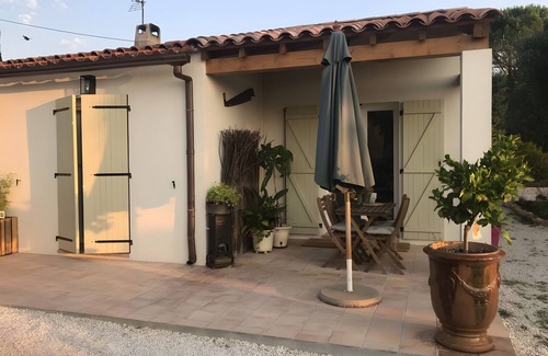 Cotignac Apartamento | Apartment 'Les Tarentes' with Mountain View, Shared Pool and Wi-Fi
