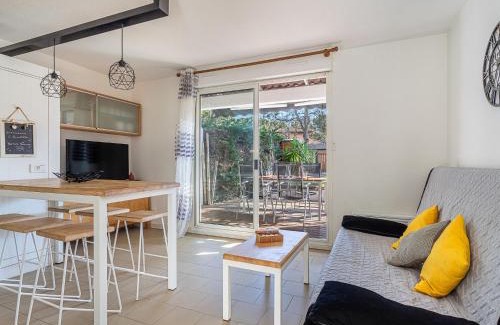 Cavaliere Apartamento | Apartment Les Terrasses de Cavalière II by Interhome