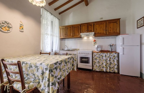 Gallina Apartamento | Apartamento "Lilla" con vistas a la montaña, piscina compartida y Wi-Fi