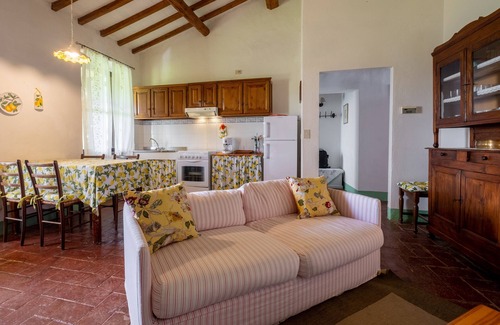 Gallina Apartamento | Apartamento "Lilla" con vistas a la montaña, piscina compartida y Wi-Fi