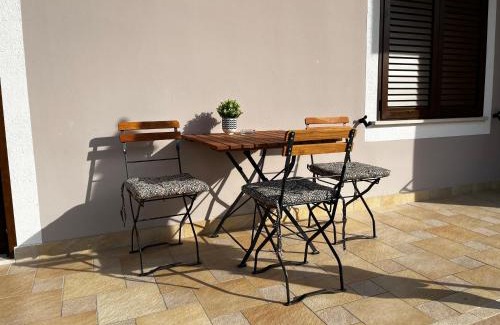 Crno Apartamento | Apartment Lina