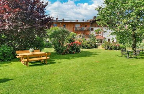 Naz Apartamento | Apartamento 'Linder 19' con vistas a la montaña, piscina compartida y Wi-Fi