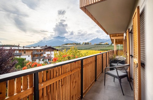 Naz Apartamento | Apartamento 'Linderhof Panorama Balkon' con vistas a la montaña, piscina compartida y Wi-Fi