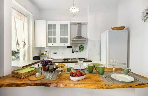 Bogliasco Apartamento | Apartamento 'Lo Scoglio' con jardín privado y Wi-Fi