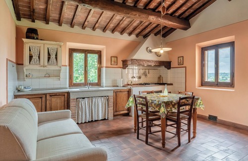Fucecchio Apartamento | Apartamento 'Lo Stornello' con piscina compartida, Wi-Fi y aire acondicionado