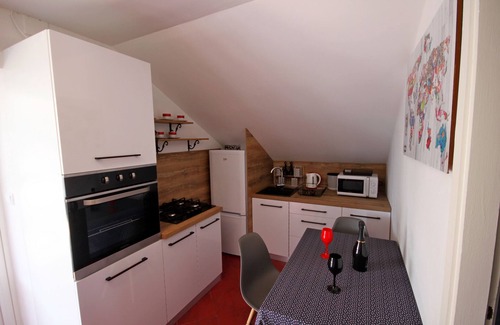 Savar Apartamento | Apartamento situado directamente en primera línea de mar, con impresionantes vistas y vista al mar.