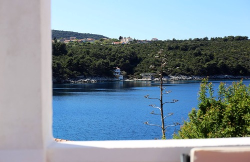 Savar Apartamento | Apartamento situado directamente en primera línea de mar, con impresionantes vistas y vista al mar.