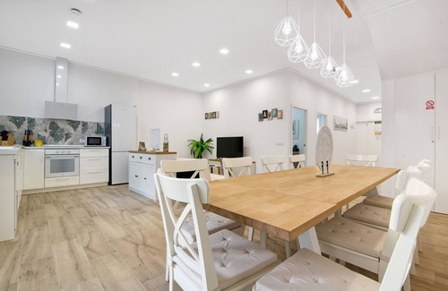 Gandia Apartamento | Apartment 'Lope De Vega Bajo' with Private Terrace, Wi-Fi and Air Conditioning