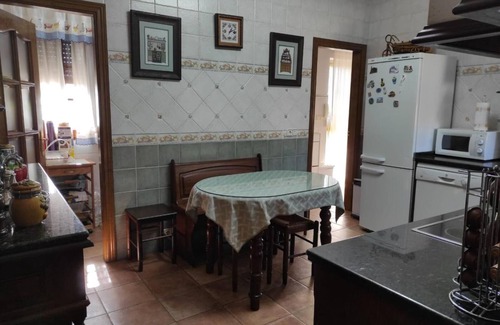 Setenil de las Bodegas Apartamento | Apartamento 'Los Abuelos' con vistas a la montaña, Wi-Fi y aire acondicionado
