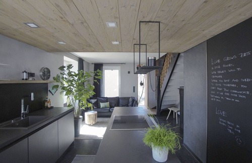 Bitz Casa | Apartment 'Lotte' with Private Terrace, Private Garden and Wi-Fi