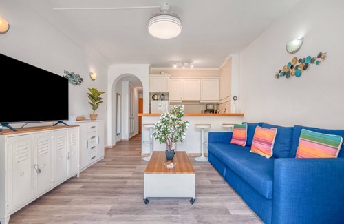 Playa de la Almadrava Apartamento | Apartamento 'Love Chill' con piscina compartida, Wi-Fi y aire acondicionado