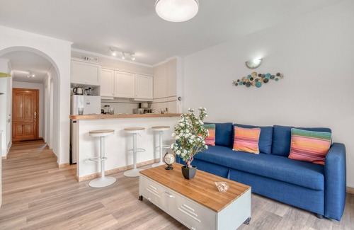 Playa de la Almadrava Apartamento | Apartamento 'Love Chill' con piscina compartida, Wi-Fi y aire acondicionado