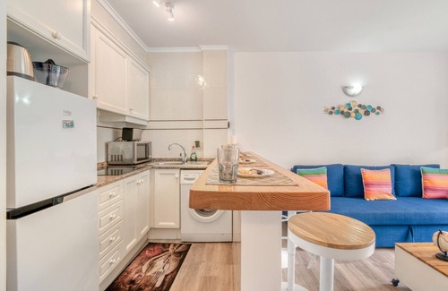 Playa de la Almadrava Apartamento | Apartamento 'Love Chill' con piscina compartida, Wi-Fi y aire acondicionado