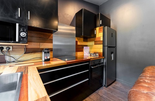 Caderousse Apartamento | Apartamento 'Love Room - Rhôna' con Wi-Fi y aire acondicionado