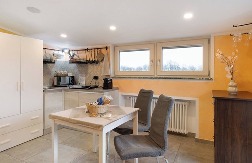Peveragno Apartamento | Apartamento 'Lovely 1 Bedroom' con vistas a la montaña, Wi-Fi y aire acondicionado.