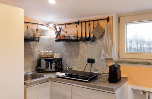 Peveragno Apartamento | Apartamento 'Lovely 1 Bedroom' con vistas a la montaña, Wi-Fi y aire acondicionado.