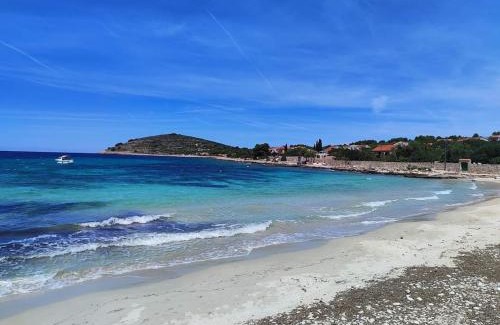 Drvenik Mali Apartamento | Apartment Lucija on the sandy beach