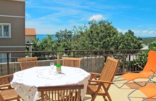 Novi Vinodolski Apartamento | Apartamento Luka by Interhome