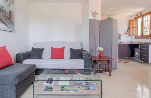 Salobreña Apartamento | Apartamento "Luna" con piscina compartida, Wi-Fi, aire acondicionado, terraza y jardín