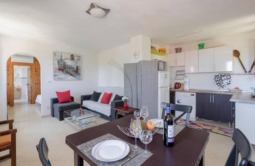 Salobreña Apartamento | Apartamento "Luna" con piscina compartida, Wi-Fi, aire acondicionado, terraza y jardín
