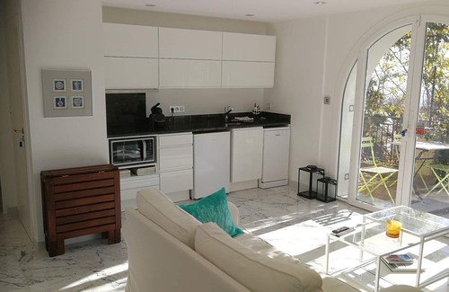 Grasse Villa | Lux Apartamento independiente de 1 dormitorio en villa, piscina, vista al mar
