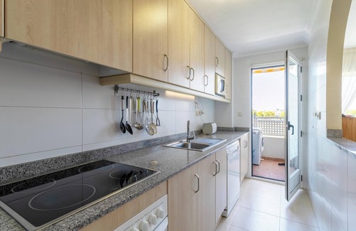 Almoradí Apartamento | Apartamento 'Luz De Almoradí' con Vistas a la Montaña, Piscina Compartida y Aire Acondicionado