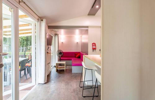 Boofzheim Apartamento | Apartamento 'Lydia's Mobilhome' con piscina comunitaria, terraza privada y jardín privado