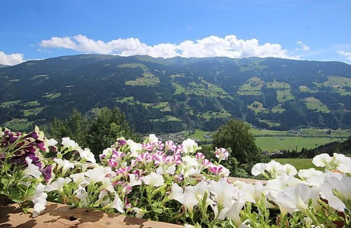 Aschau Im Zillertal Apartamento | Apartamento Marina by Interhome