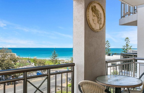 Scarborough Apartamento | Apartment M305 - a popular beachside apartment!