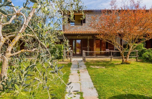 Grosseto Apartamento | Apartamento 'Maestrale' con piscina compartida, terraza privada y aire acondicionado