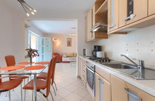 Modrusani Apartamento | Apartment Macini-1 by Interhome