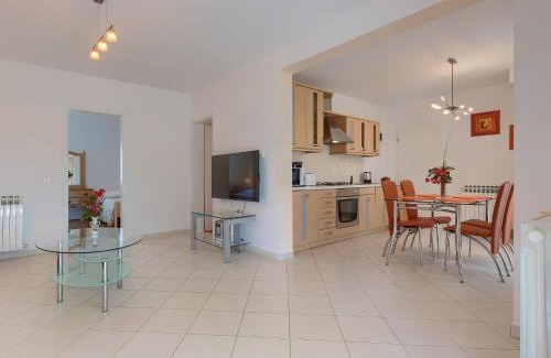 Modrusani Apartamento | Apartment Macini-1 by Interhome