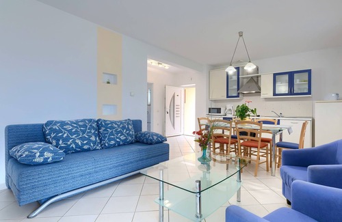 Modrusani Apartamento | Apartamento Macini by Interhome