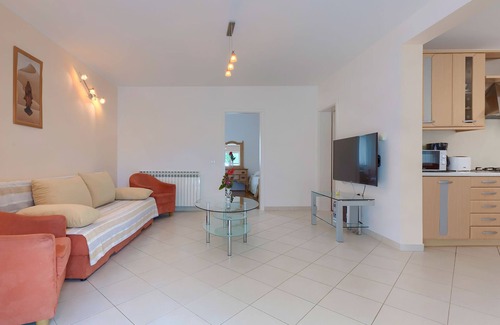 Modrusani Apartamento | Apartamento Macini by Interhome